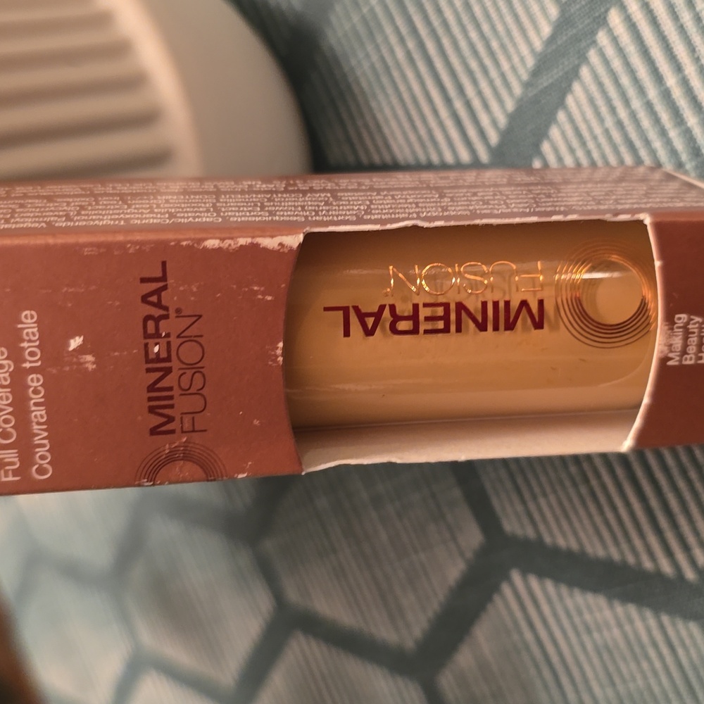 MINERAL FUSION BRAND LIQUID FOUNDATION SHADE OLIVE 2 - MEDIUM